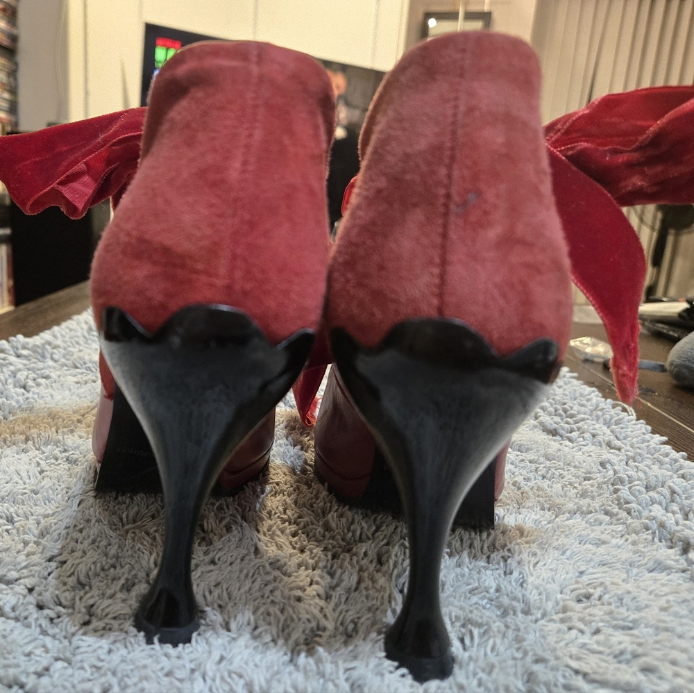 John Fluevog Red Velvet Bow Heels - Picture 4 of 12